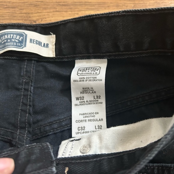 Black Levi’s Jeans - Picture 5 of 5